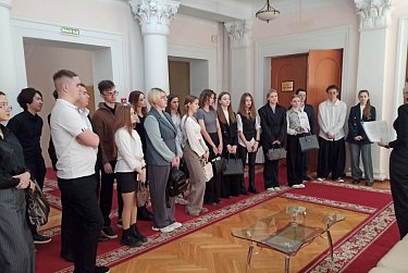 Студенты ОГУ – на экскурсии в областном парламенте